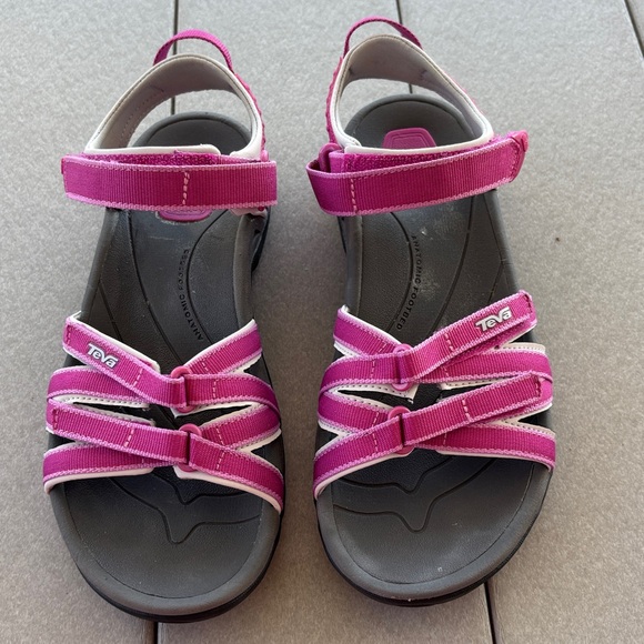 Teva Tirra Fuchsia women’s size 8 in very good
condition - Picture 1 of 7
